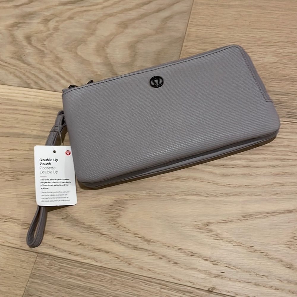 Lulu Lemon double up pochette